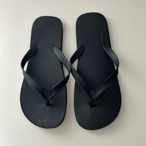 ☀️ Black flip flops ☀️